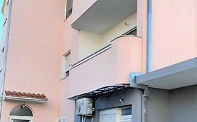 Apartment Neva Split With Free Private Parking Space