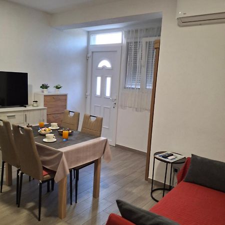 Apartment Neva Split With Free Private Parking Space Exterior foto
