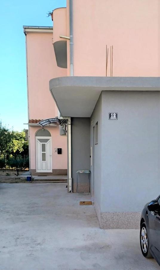 Apartment Neva Split With Free Private Parking Space Exterior foto