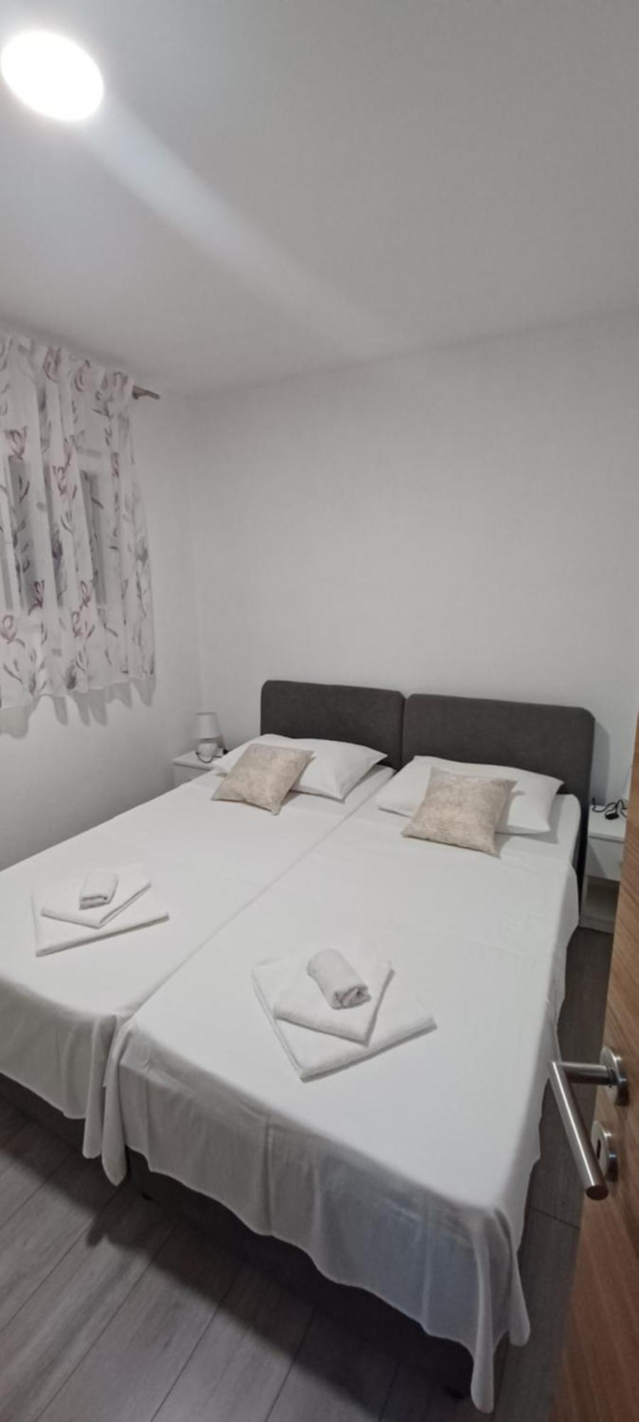 Apartment Neva Split With Free Private Parking Space Exterior foto