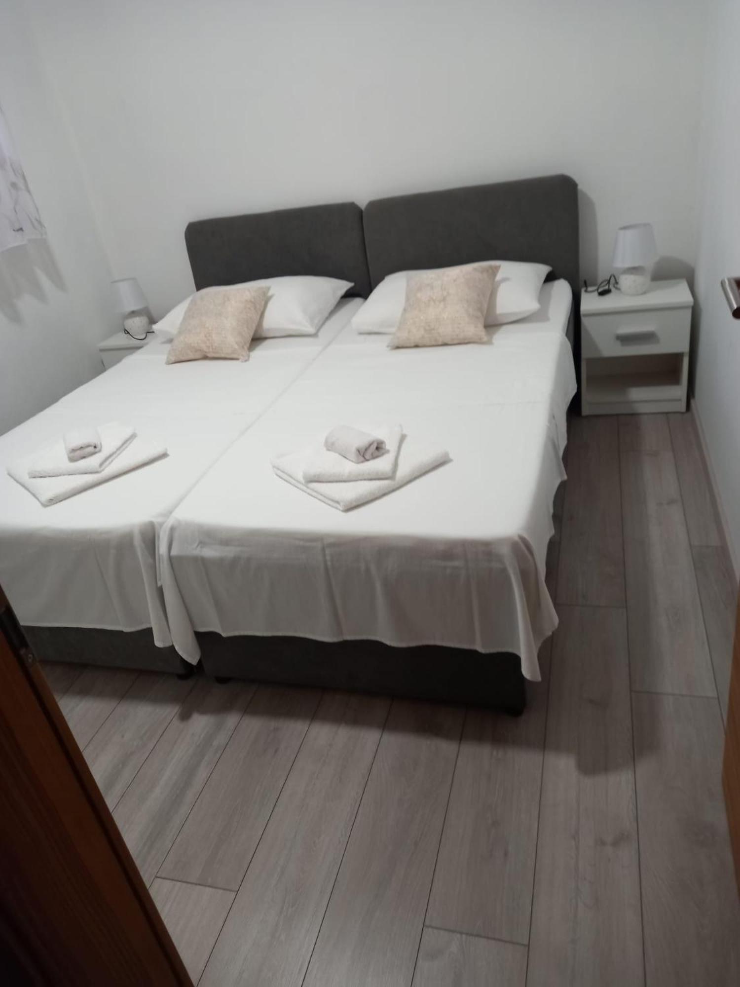 Apartment Neva Split With Free Private Parking Space Exterior foto