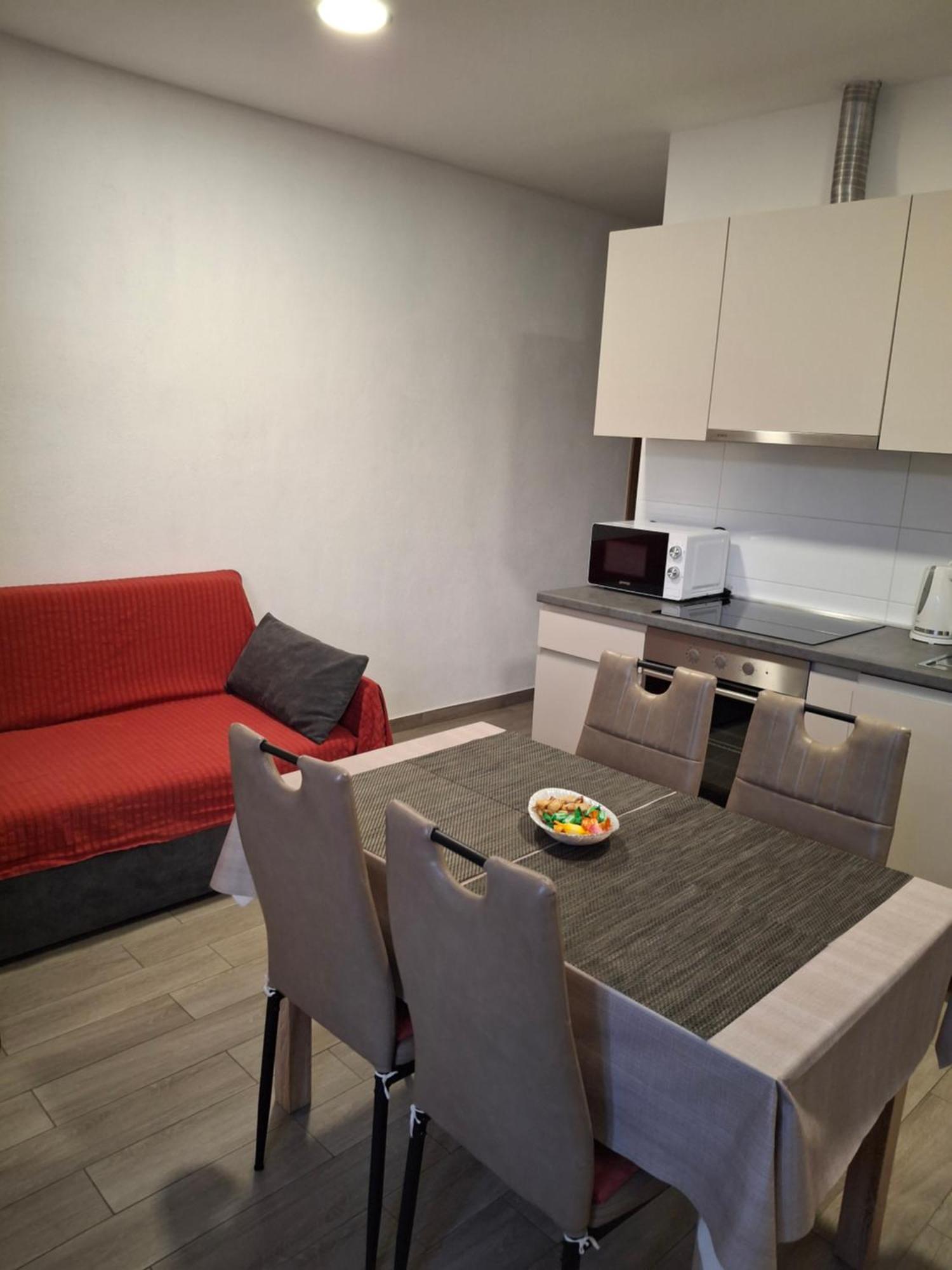 Apartment Neva Split With Free Private Parking Space Exterior foto