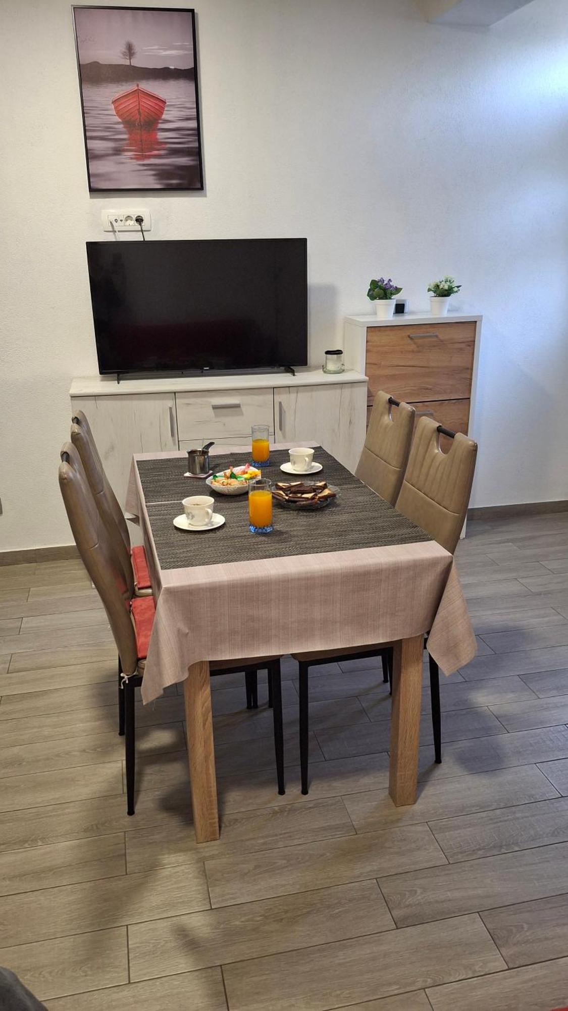 Apartment Neva Split With Free Private Parking Space Exterior foto