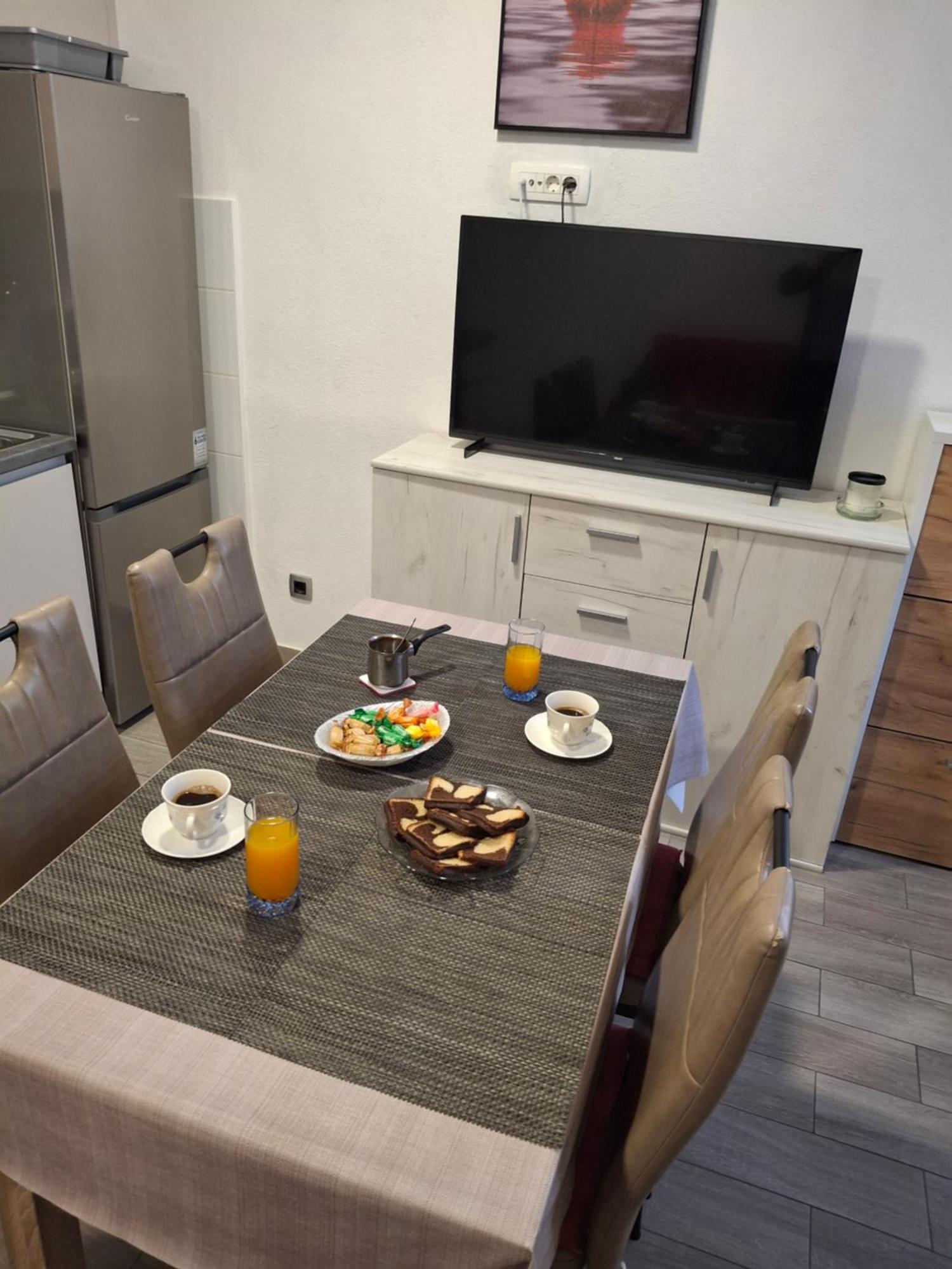 Apartment Neva Split With Free Private Parking Space Exterior foto