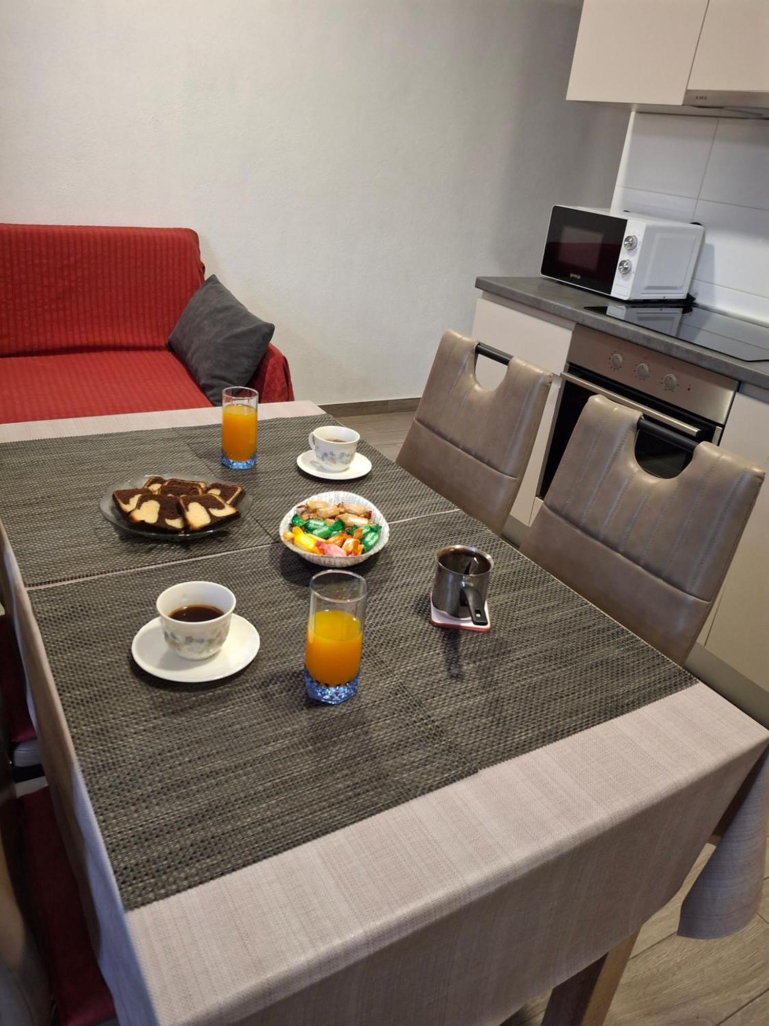 Apartment Neva Split With Free Private Parking Space Exterior foto
